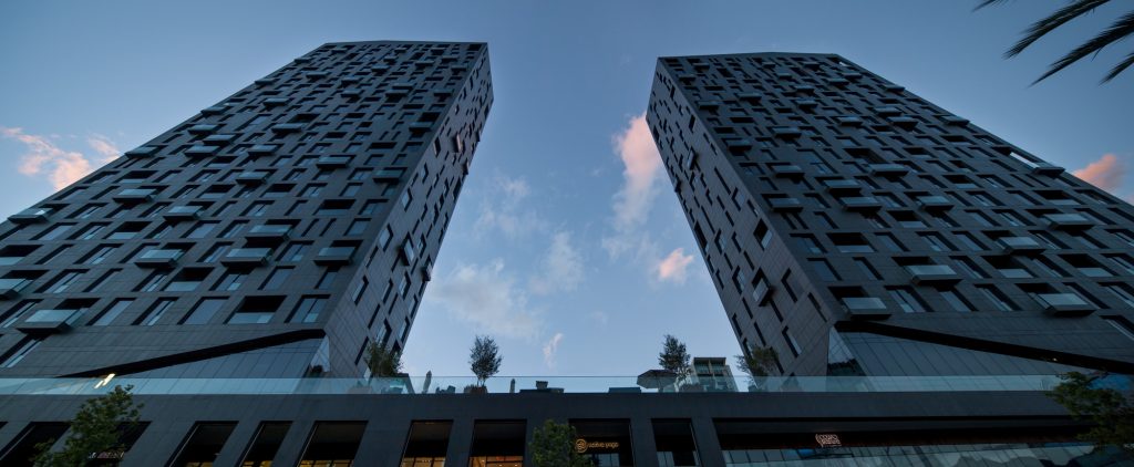 Геометрия форм и хаотичность порядка в Magma Towers