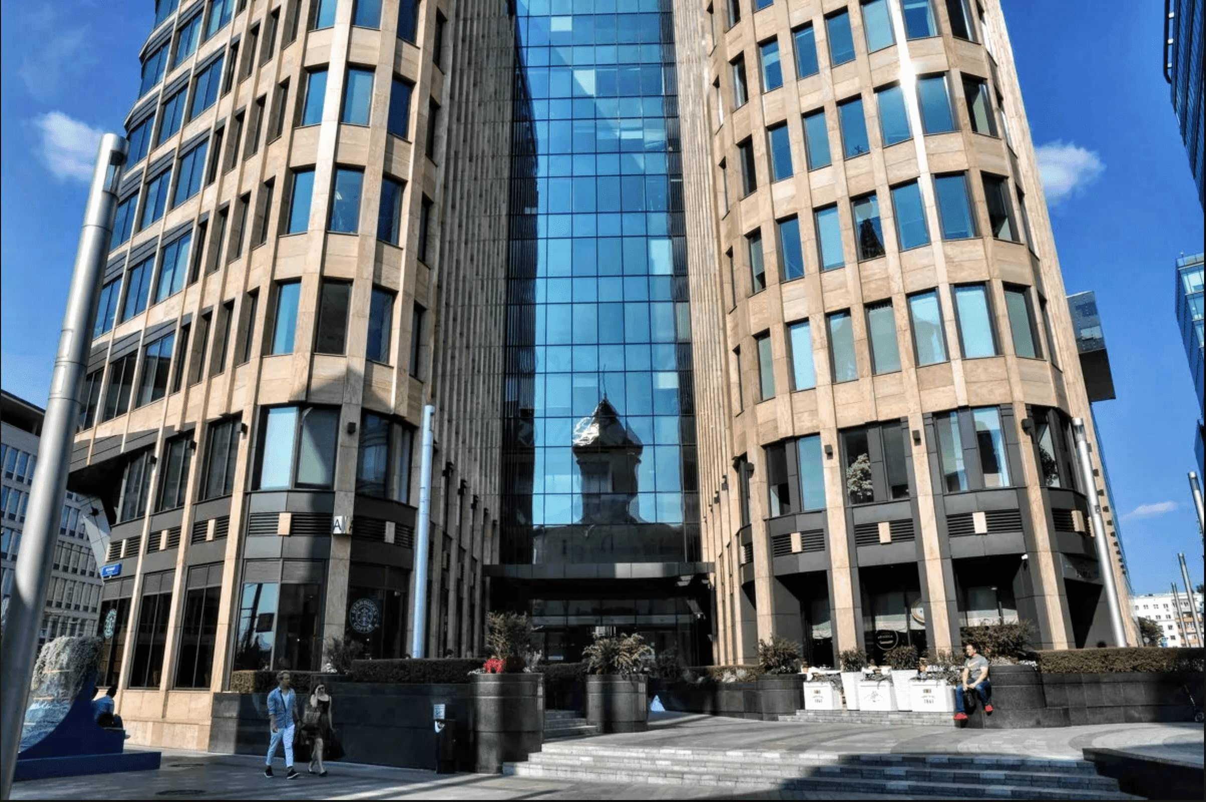 Ритм города и небоскребы на Белой Площади