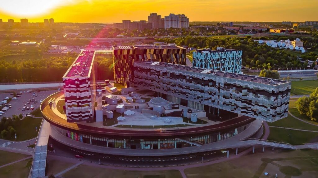 Суперматизм. Архитектура школы «Сколково» || proBauhaus.ru